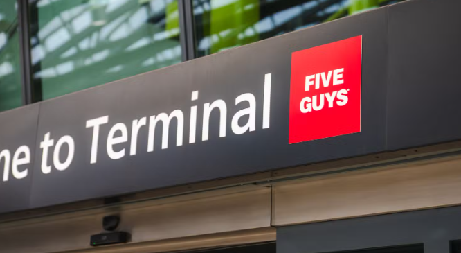 Five Guys Londra Heathrow Havalimanı’nda Açılıyor